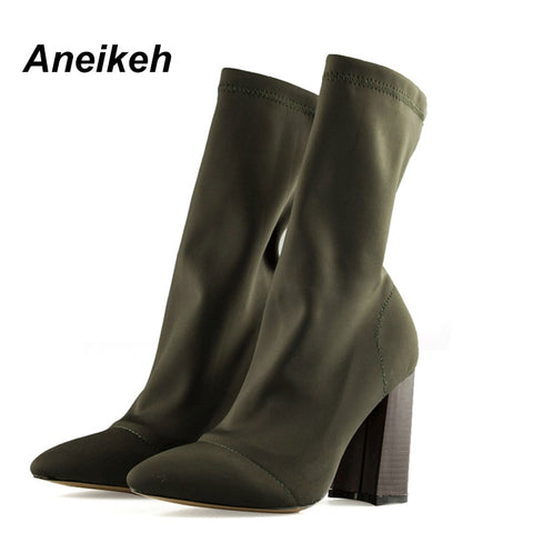 Aneikeh Woman Stoes